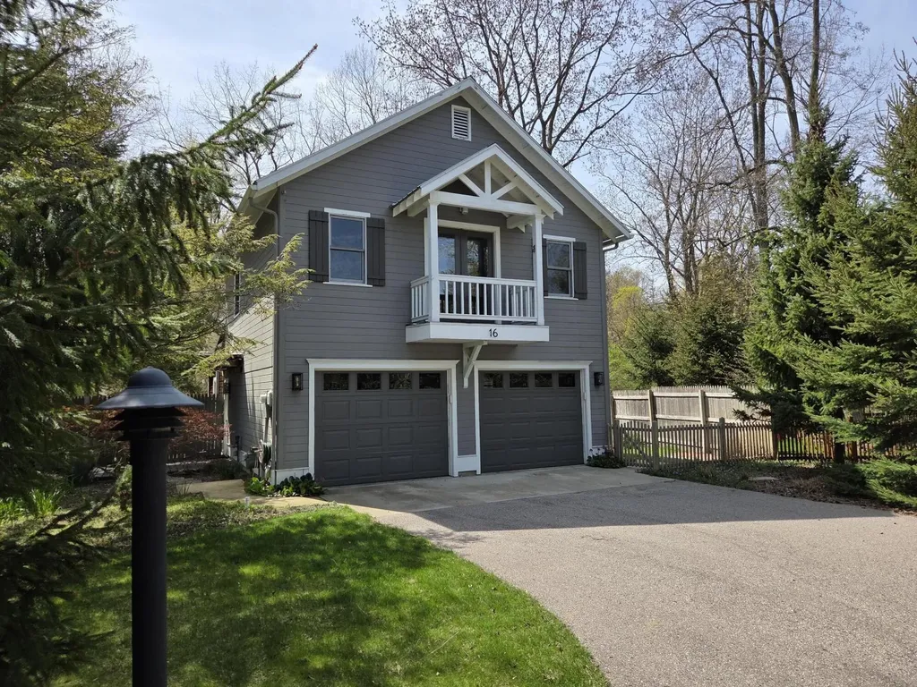 16 Park Street Saugatuck City MI 49453