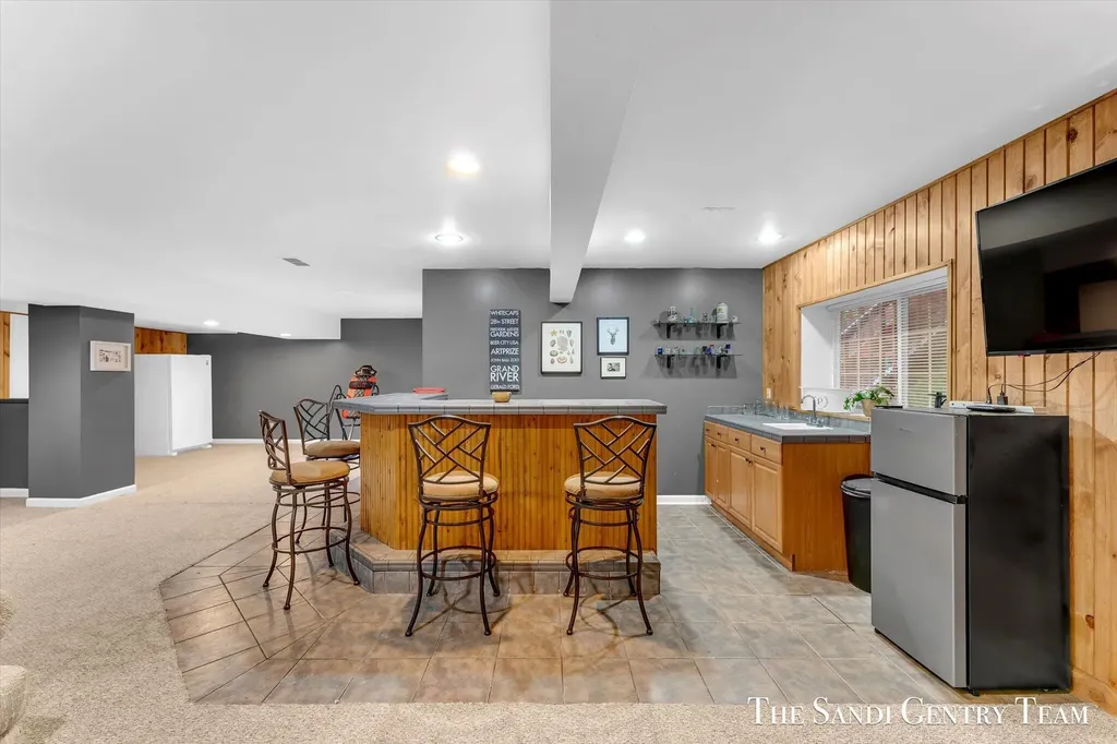 1020 Brookway Court Norton Shores City MI 49441