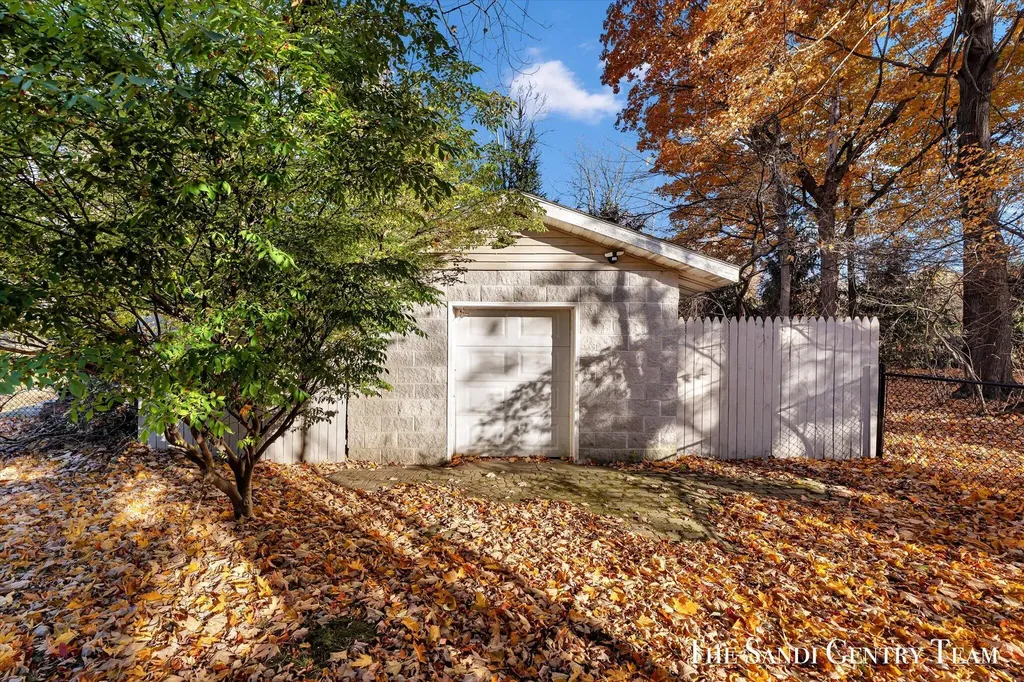 1020 Brookway Court Norton Shores City MI 49441