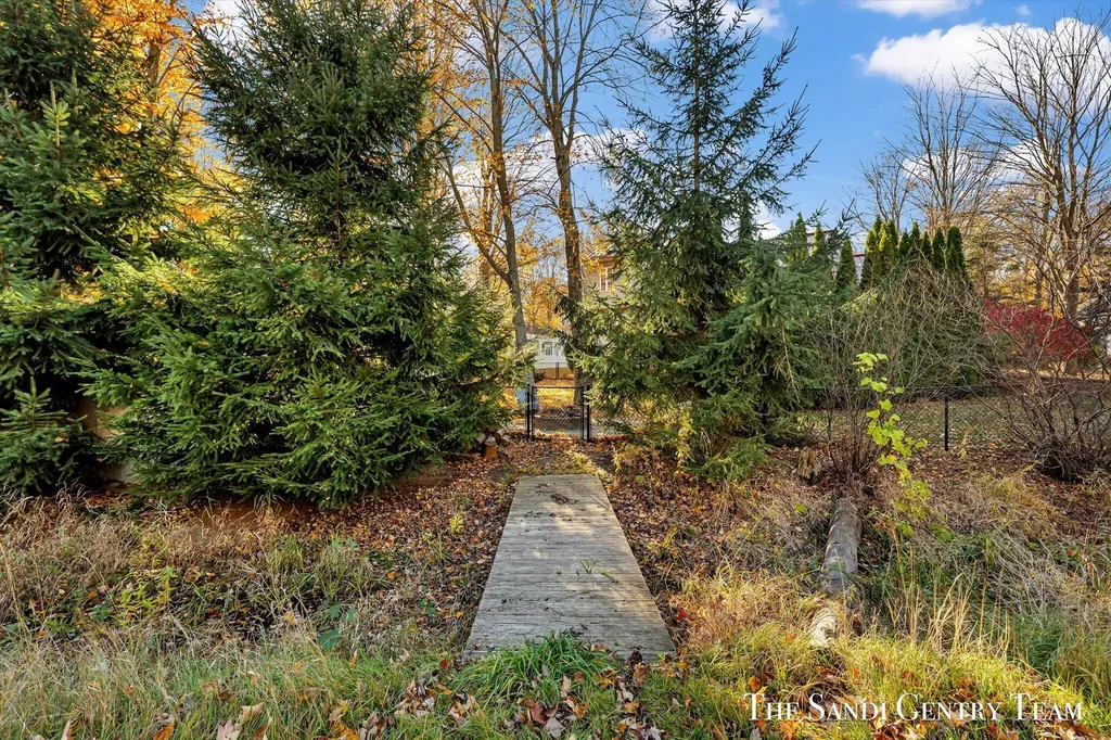 1020 Brookway Court Norton Shores City MI 49441