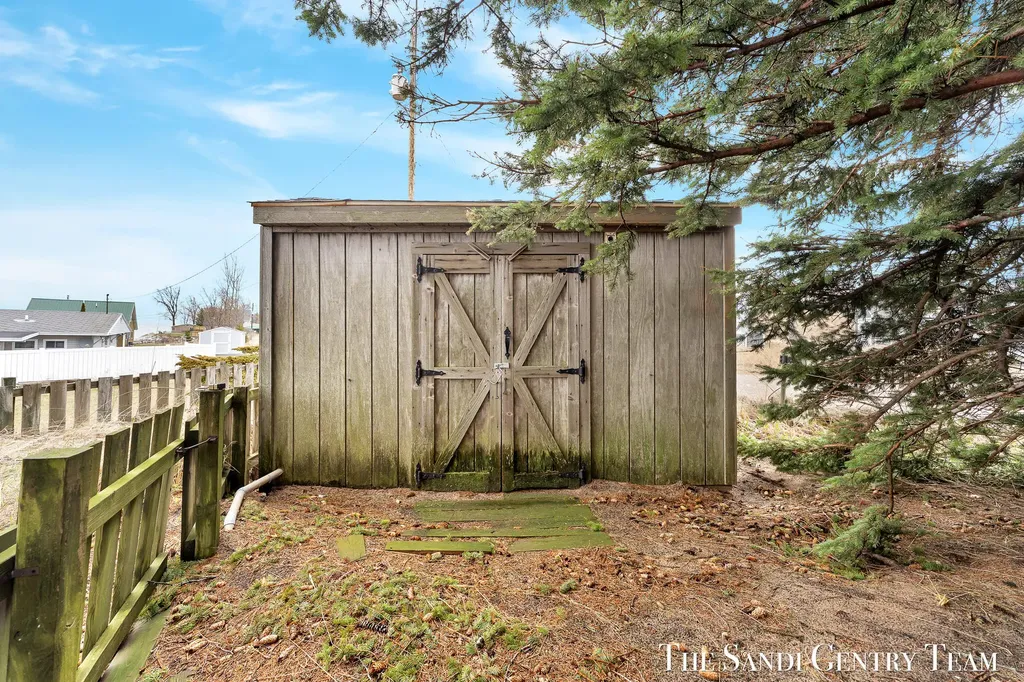 2767 N Lakeshore Drive Golden Township MI 49436