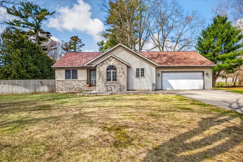 975 Glenwood Avenue Laketon Township MI 49445