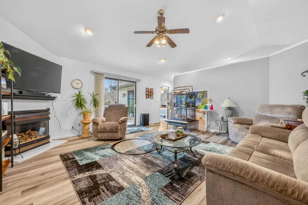 975 Glenwood Avenue Laketon Township MI 49445