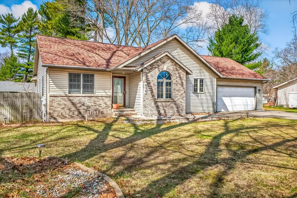 975 Glenwood Avenue Laketon Township MI 49445