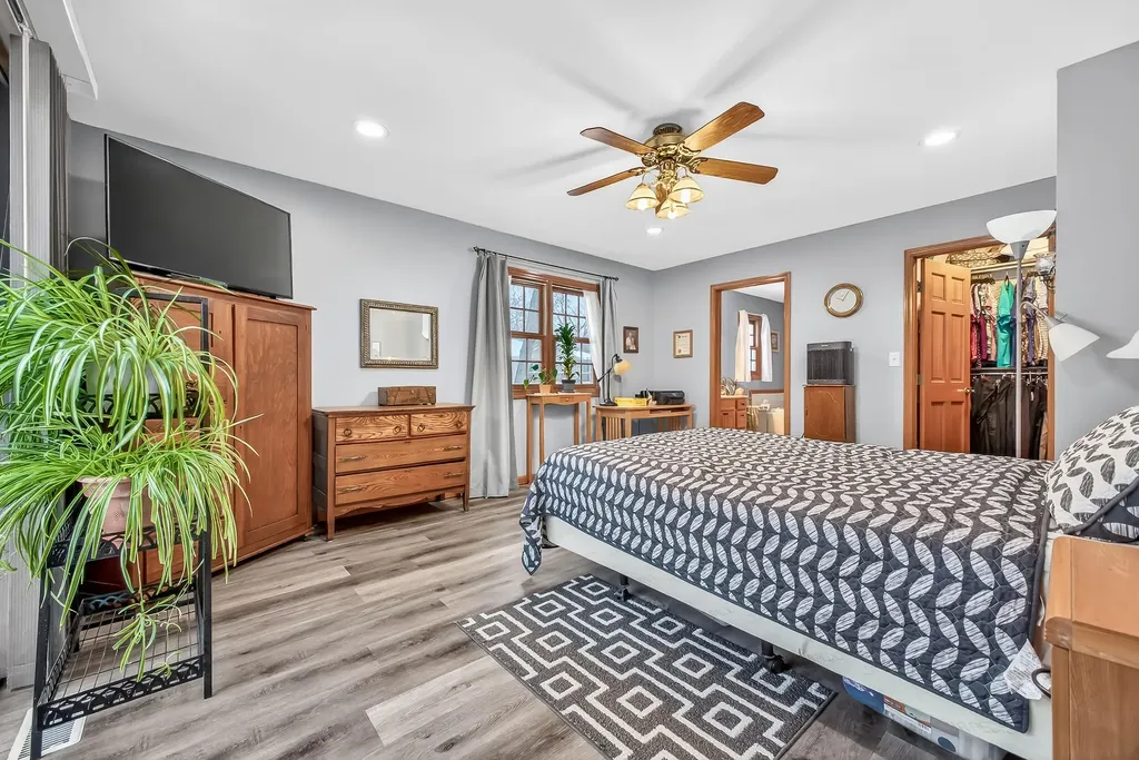 975 Glenwood Avenue Laketon Township MI 49445