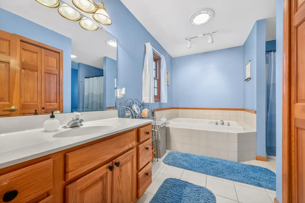975 Glenwood Avenue Laketon Township MI 49445