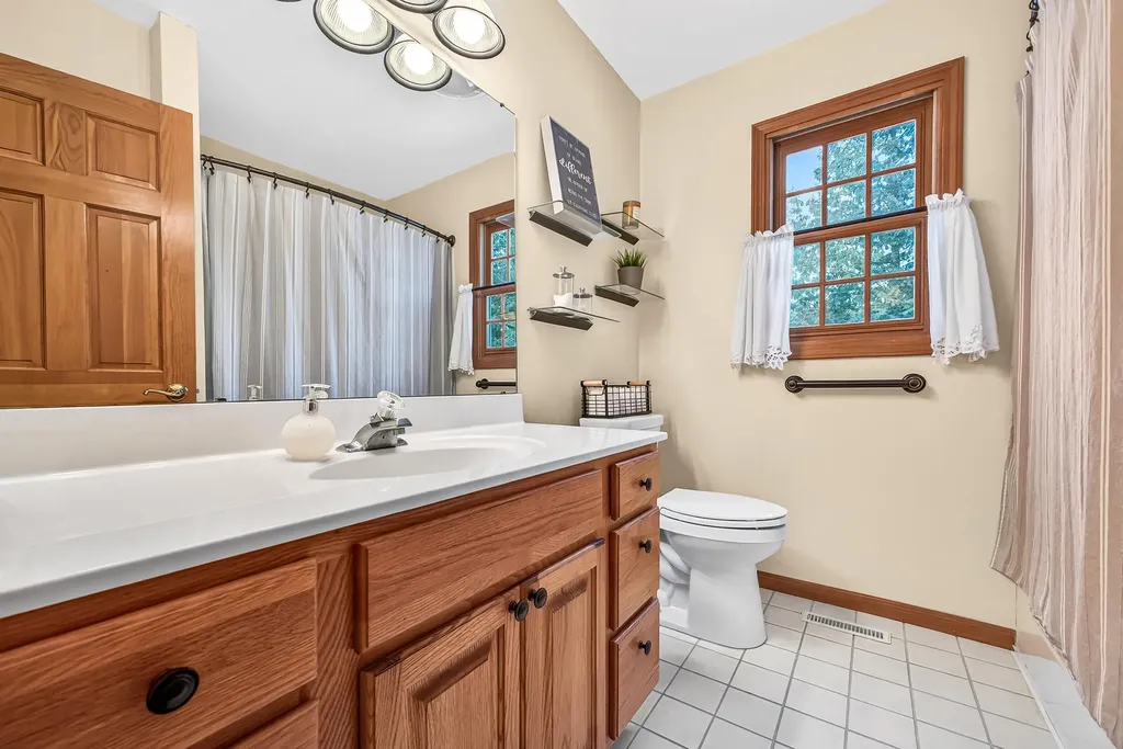 975 Glenwood Avenue Laketon Township MI 49445