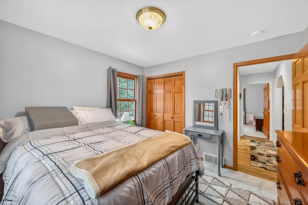 975 Glenwood Avenue Laketon Township MI 49445