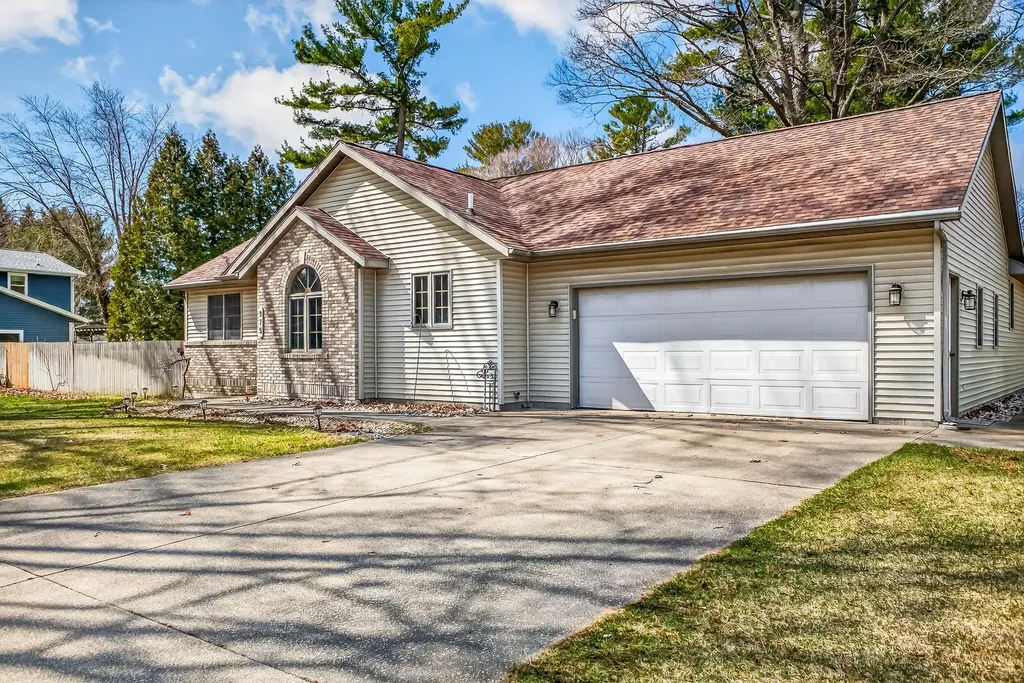 975 Glenwood Avenue Laketon Township MI 49445