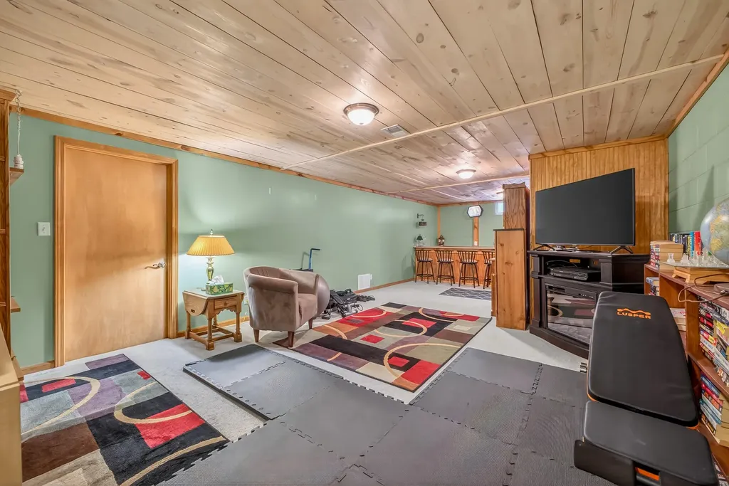 975 Glenwood Avenue Laketon Township MI 49445