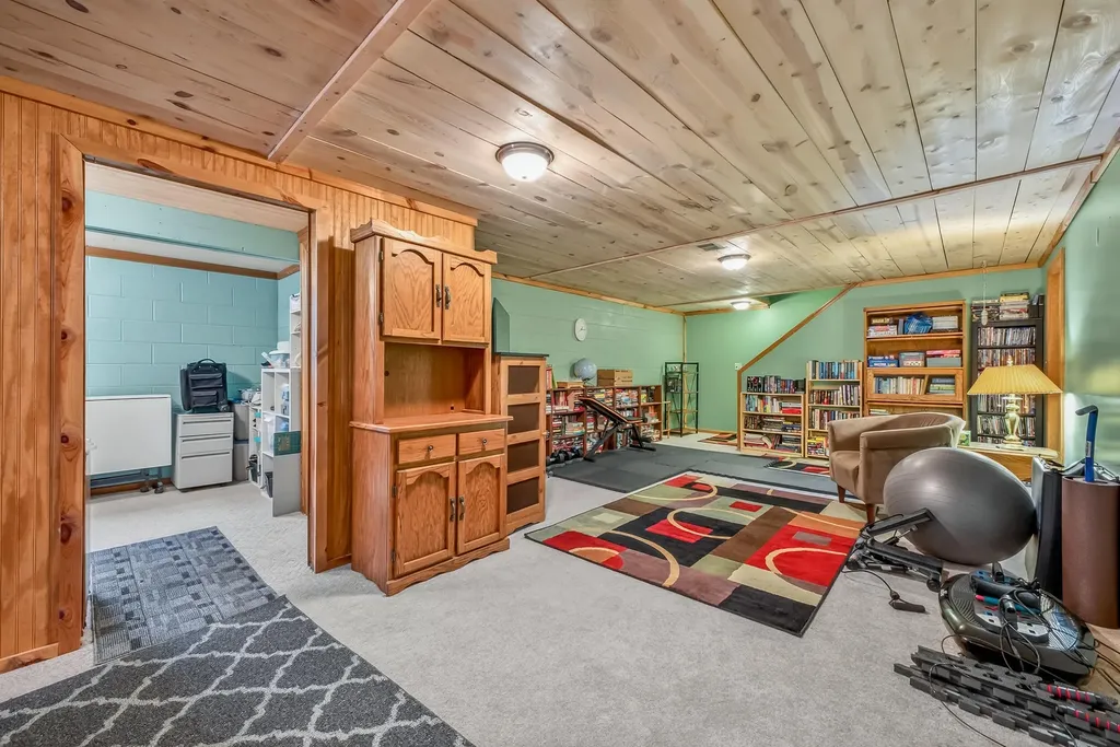 975 Glenwood Avenue Laketon Township MI 49445