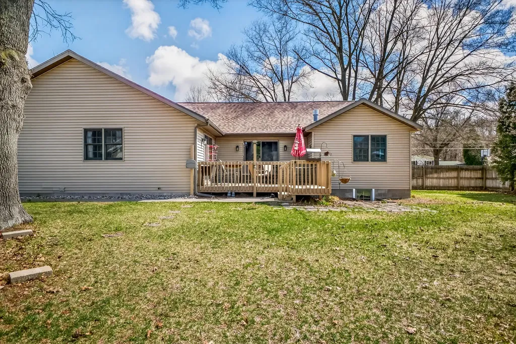 975 Glenwood Avenue Laketon Township MI 49445