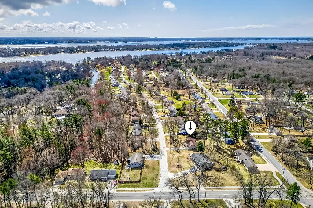 975 Glenwood Avenue Laketon Township MI 49445