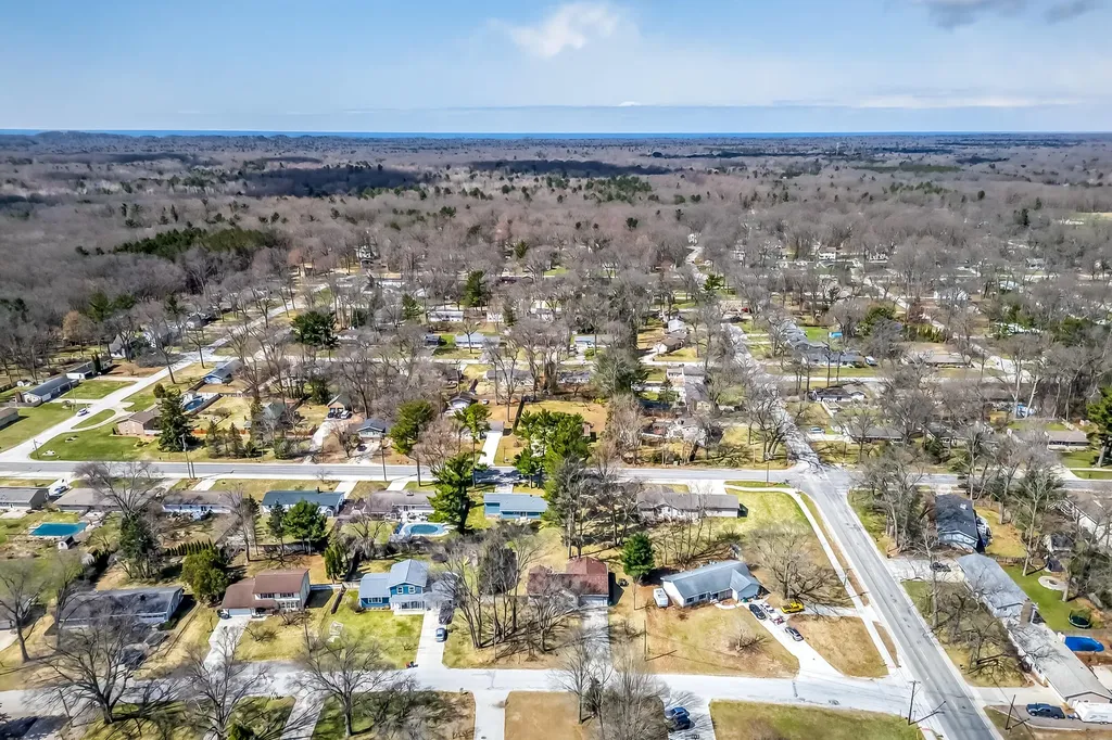 975 Glenwood Avenue Laketon Township MI 49445