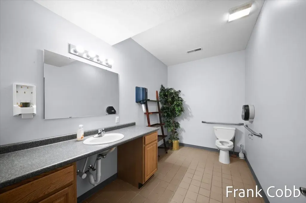 4075 Airline Highway Norton Shores City MI 49444