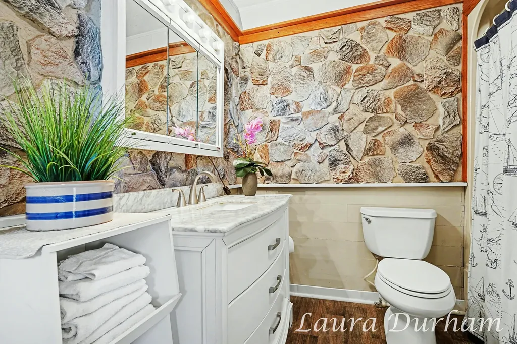 895 Holland Street Saugatuck City MI 49453