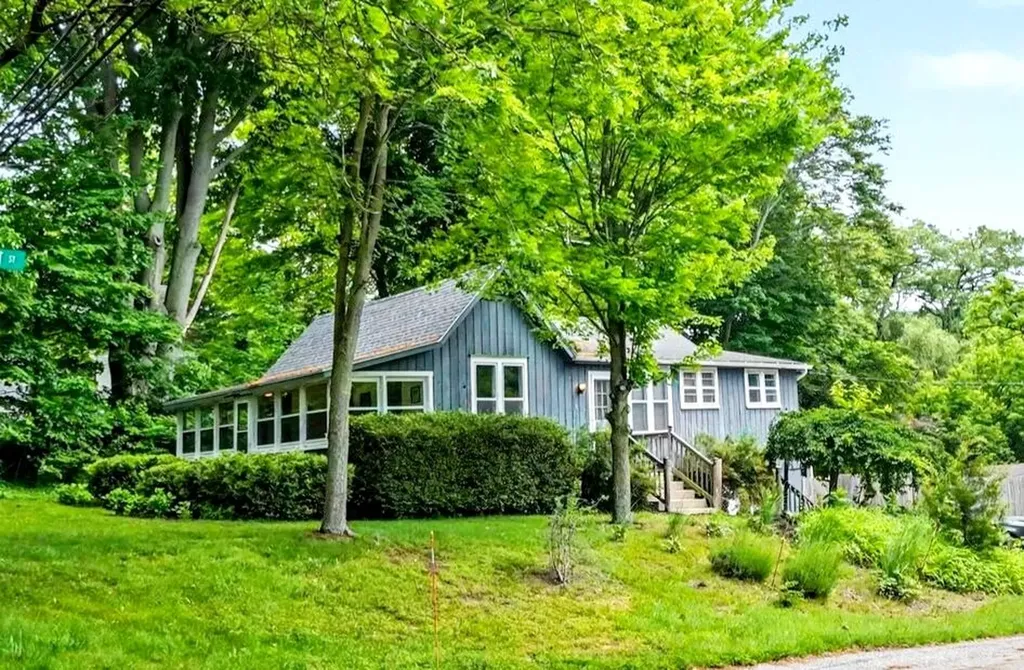 895 Holland Street Saugatuck City MI 49453