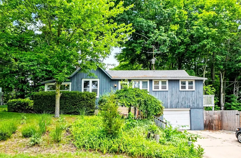895 Holland Street Saugatuck City MI 49453