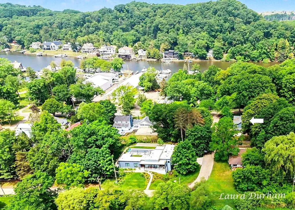 895 Holland Street Saugatuck City MI 49453