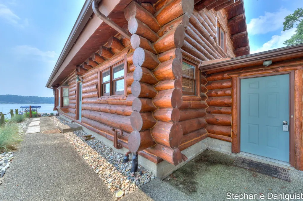 1601 Westwind Court Laketon Township MI 49445