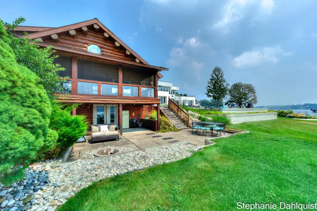 1601 Westwind Court Laketon Township MI 49445