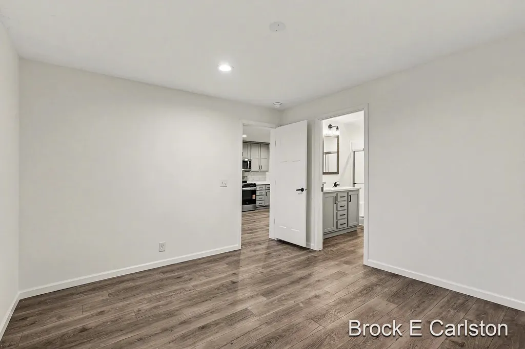 1283 E Ellis Road Norton Shores City MI 49441