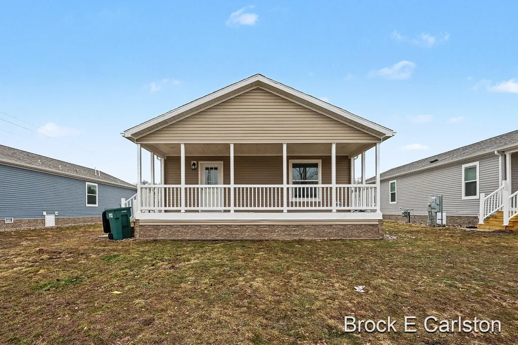 1283 E Ellis Road Norton Shores City MI 49441