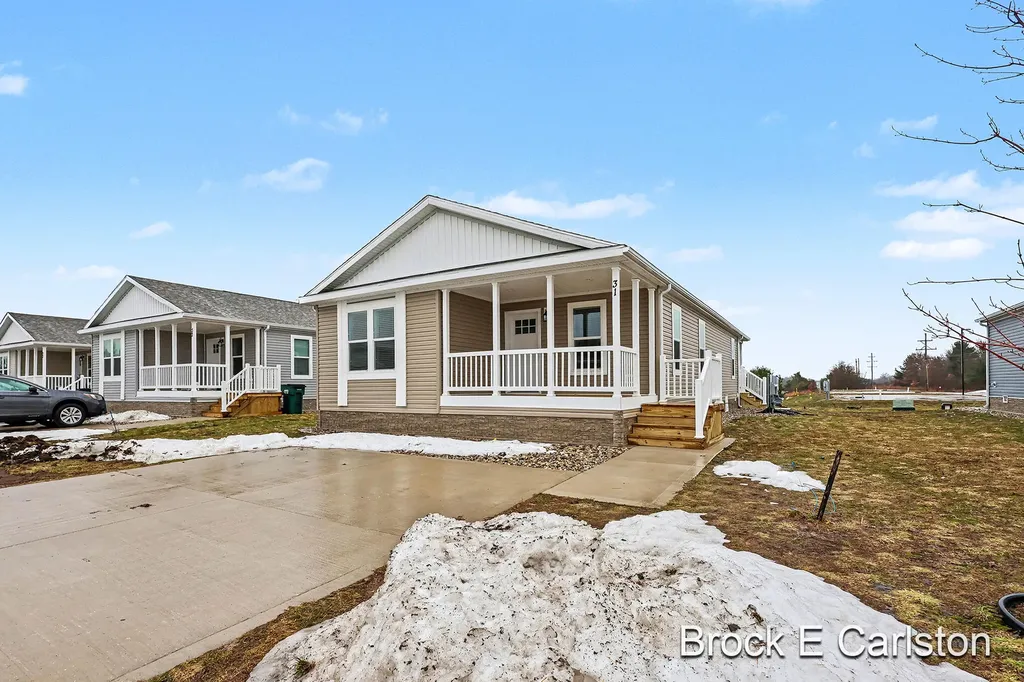 1283 E Ellis Road Norton Shores City MI 49441