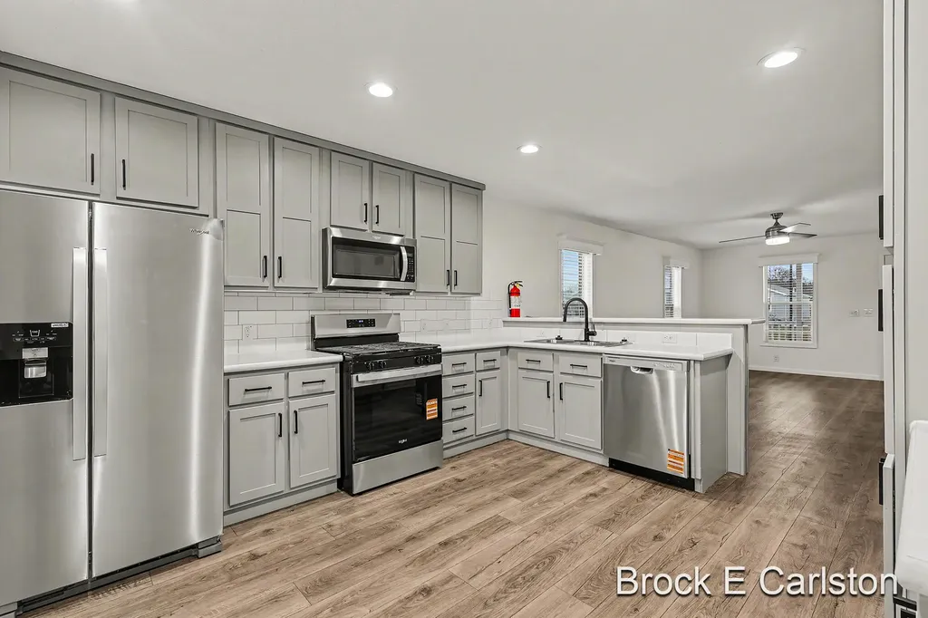 1283 E Ellis Road Norton Shores City MI 49441