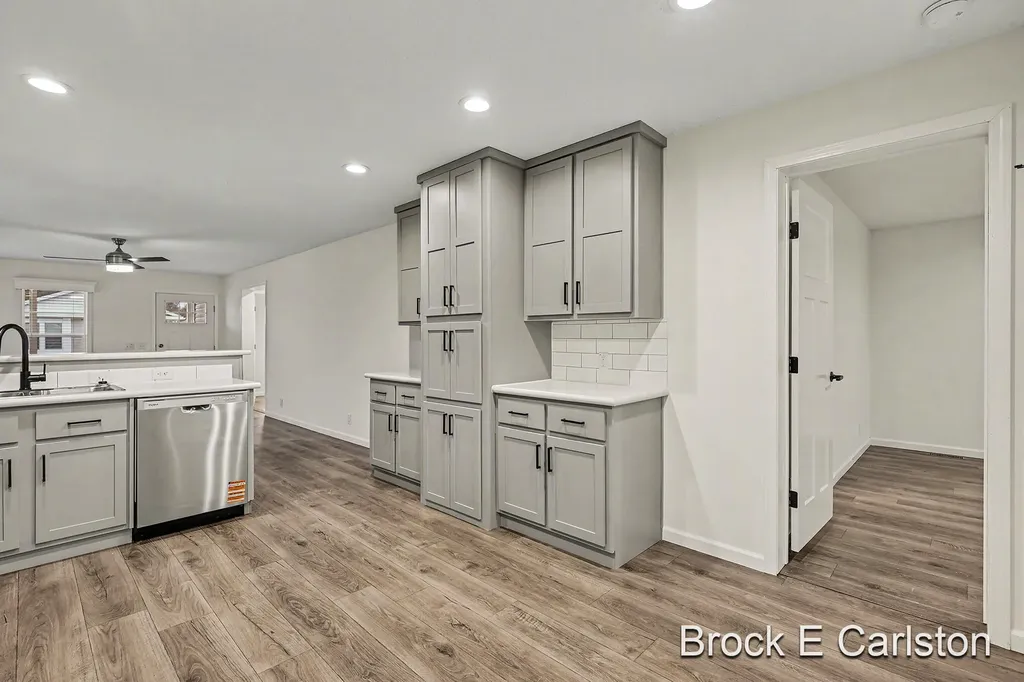 1283 E Ellis Road Norton Shores City MI 49441