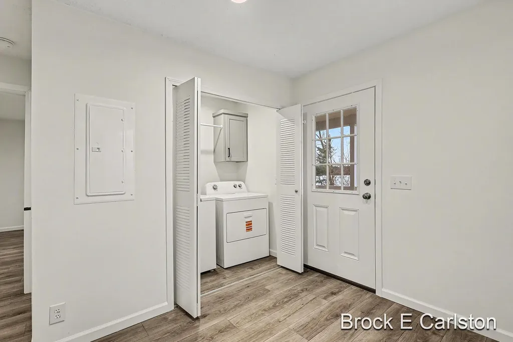 1283 E Ellis Road Norton Shores City MI 49441