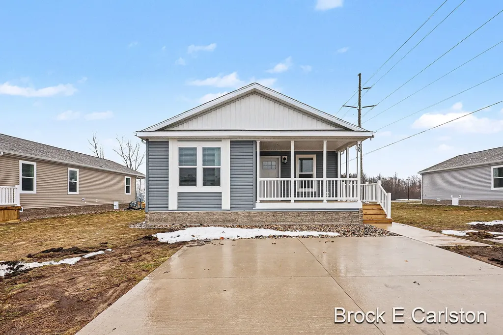 1283 E Ellis Road Norton Shores City MI 49441