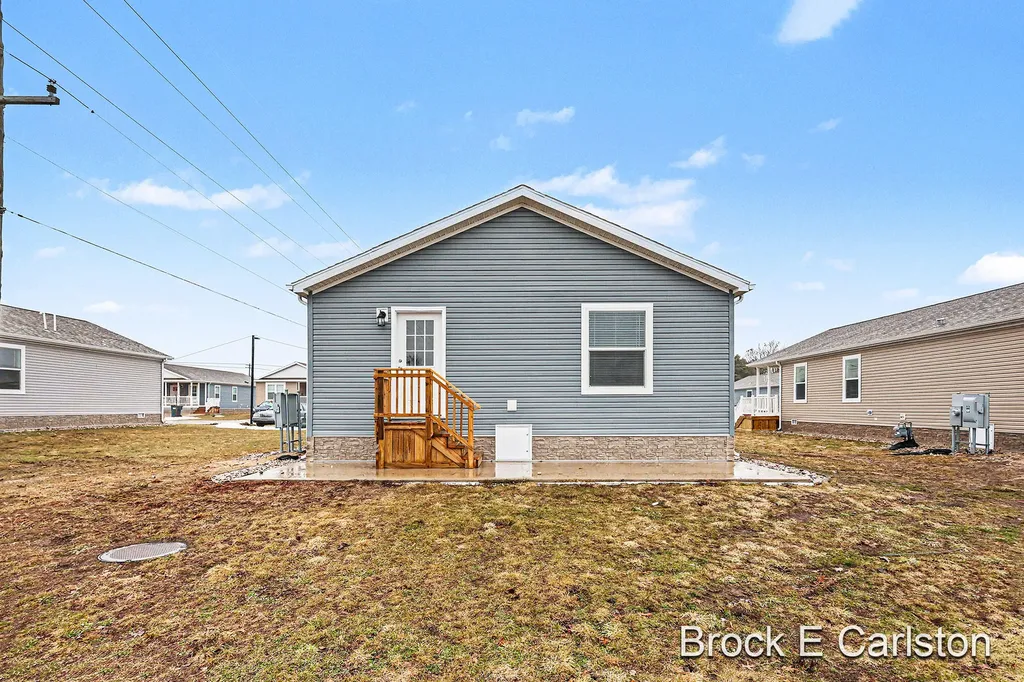 1283 E Ellis Road Norton Shores City MI 49441
