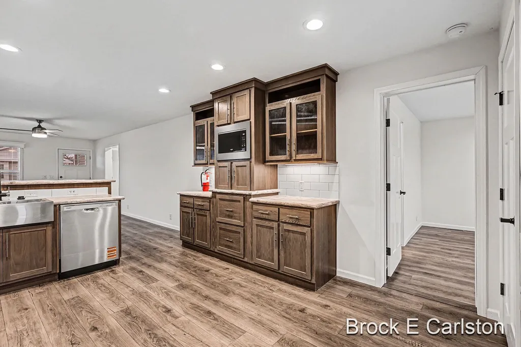 1283 E Ellis Road Norton Shores City MI 49441