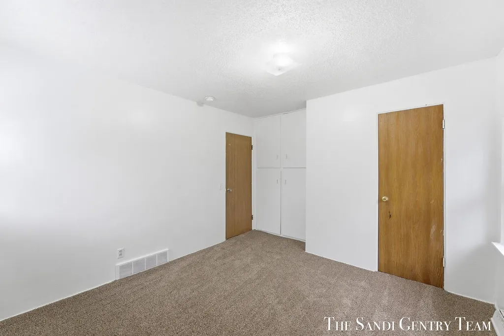 810 W Southern Avenue Muskegon City MI 49441