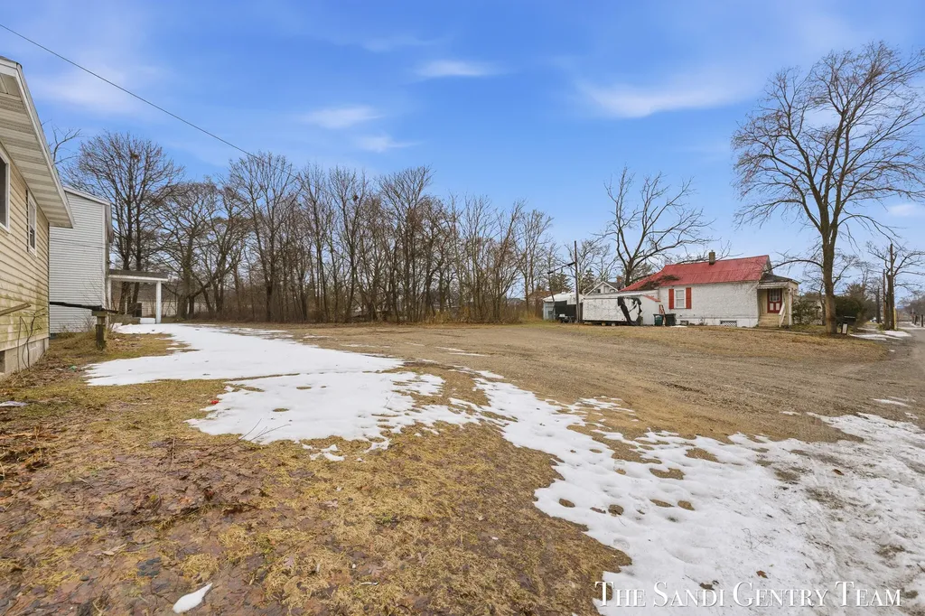 810 W Southern Avenue Muskegon City MI 49441
