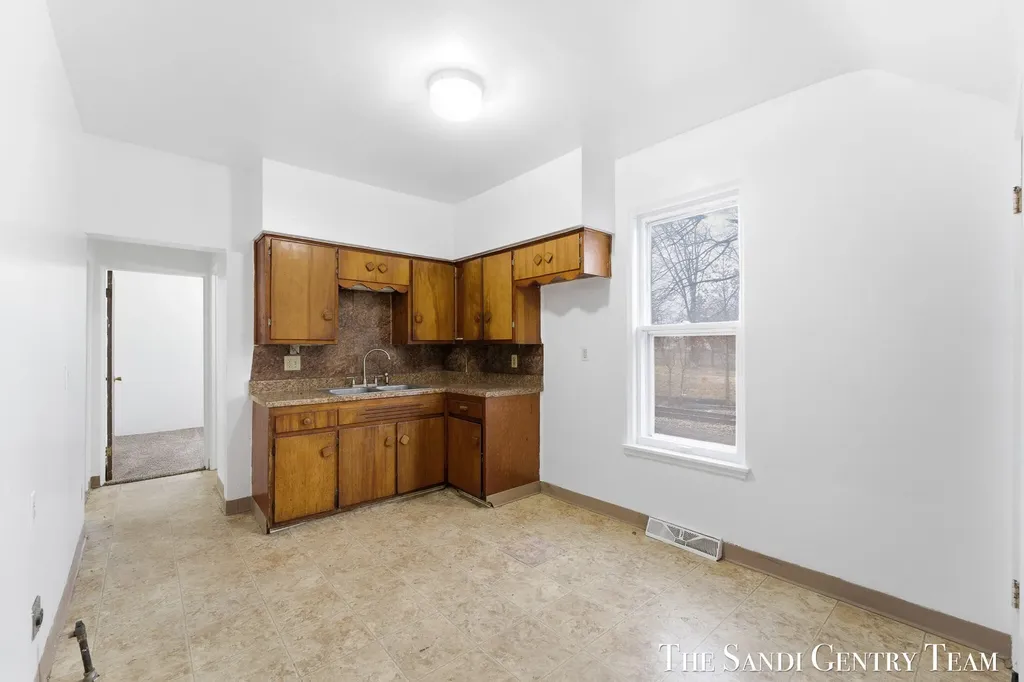 810 W Southern Avenue Muskegon City MI 49441