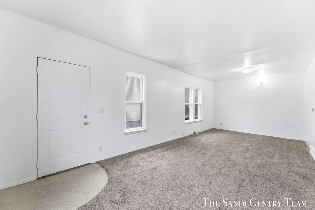 810 W Southern Avenue Muskegon City MI 49441