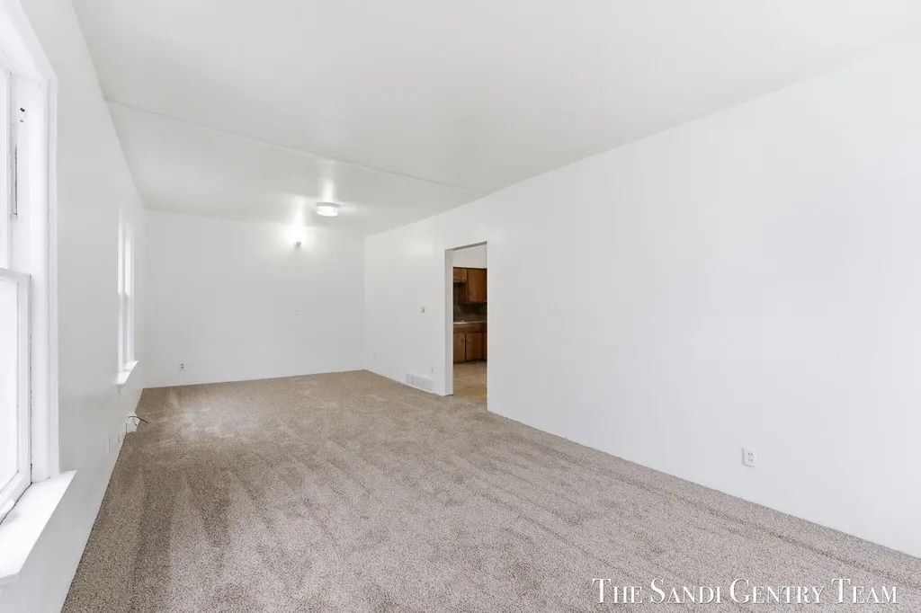 810 W Southern Avenue Muskegon City MI 49441