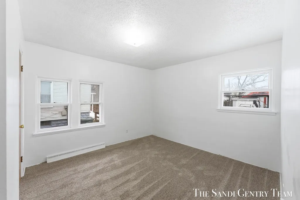 810 W Southern Avenue Muskegon City MI 49441