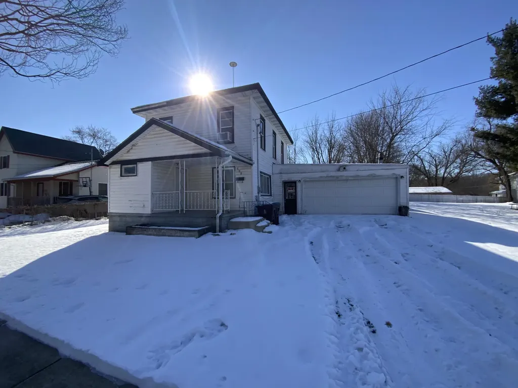 609 W Center Street Albion City MI 49224