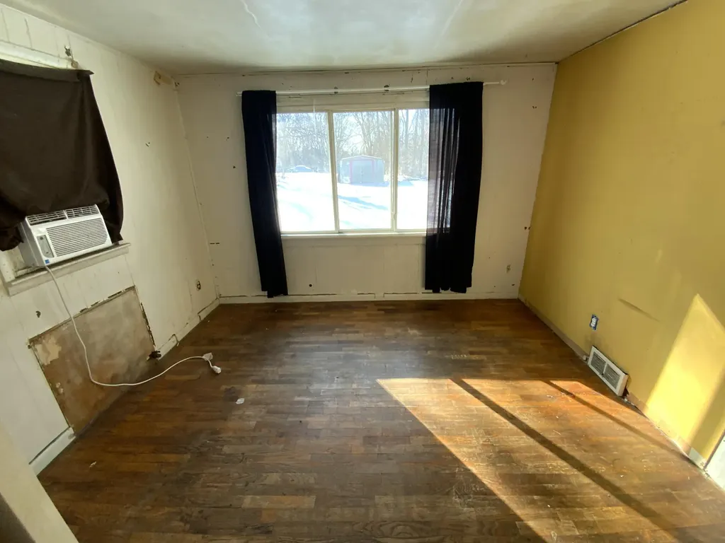 609 W Center Street Albion City MI 49224