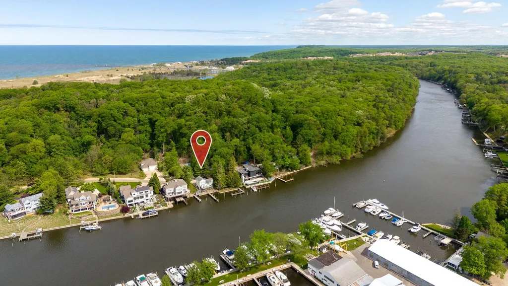 1005 Park Street Saugatuck City MI 49453