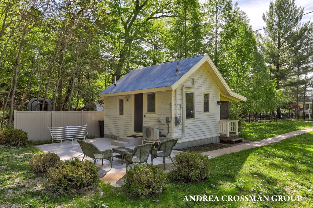 1005 Park Street Saugatuck City MI 49453