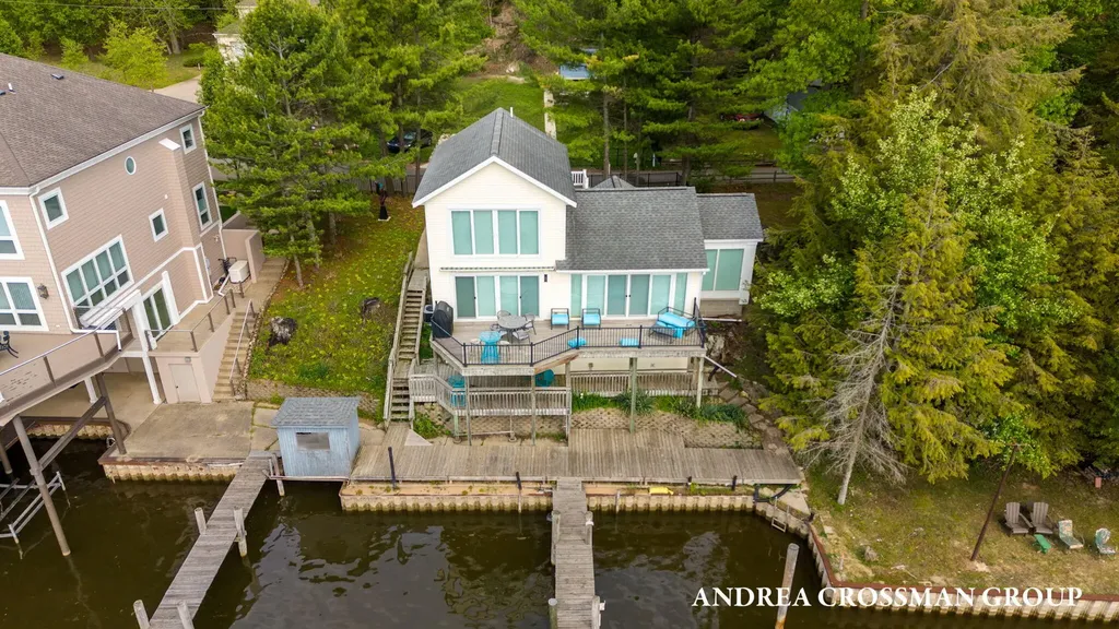 1005 Park Street Saugatuck City MI 49453
