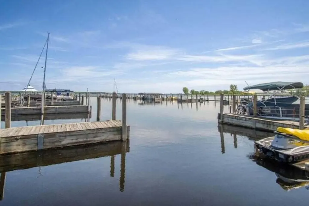 2964 Lakeshore Drive Muskegon City MI 49441