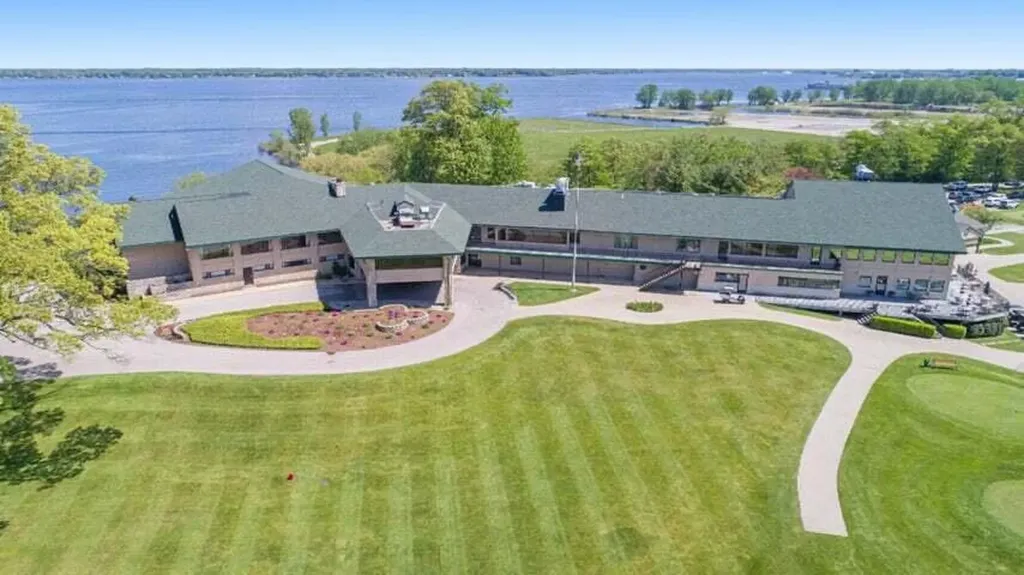 2964 Lakeshore Drive Muskegon City MI 49441