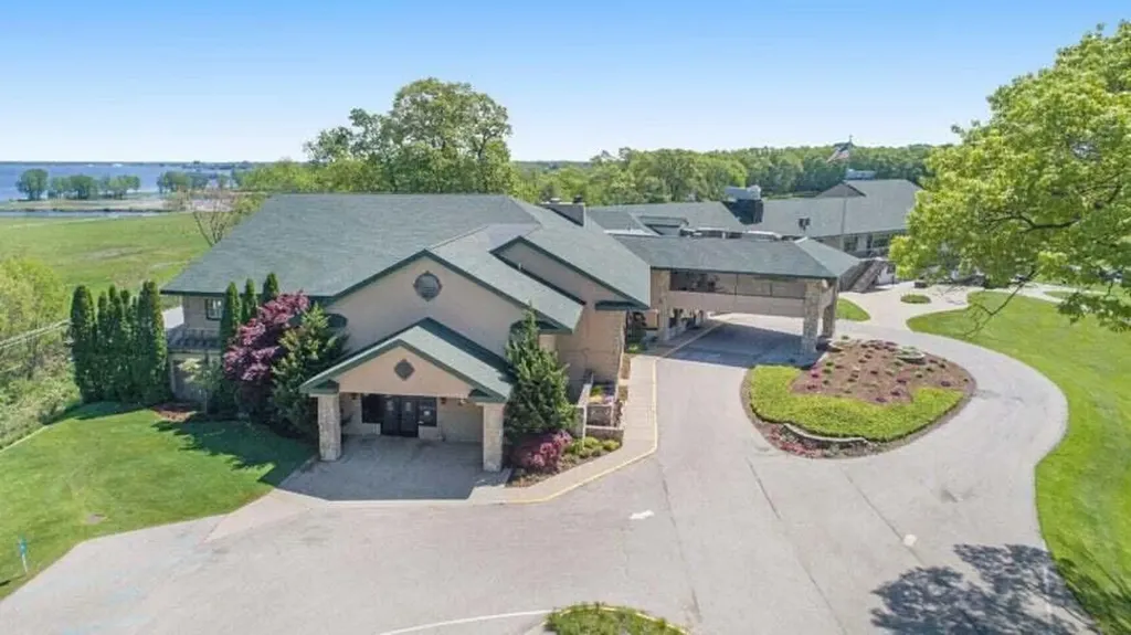 2964 Lakeshore Drive Muskegon City MI 49441