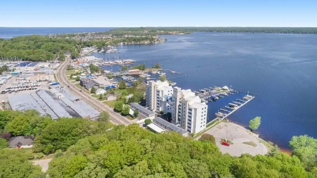 2964 Lakeshore Drive Muskegon City MI 49441