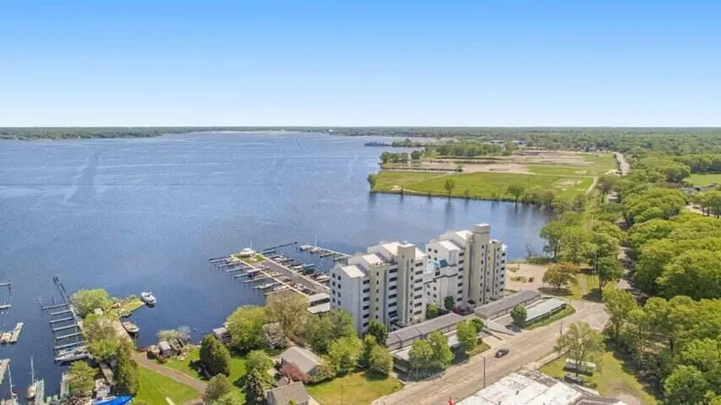 2964 Lakeshore Drive Muskegon City MI 49441
